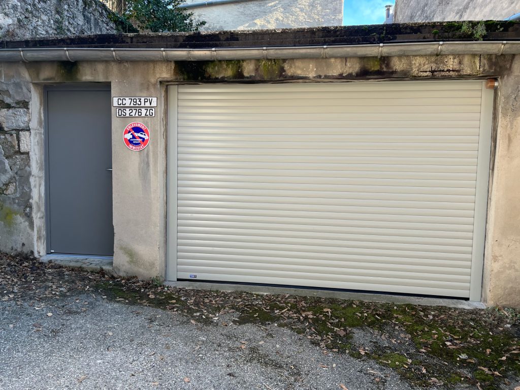 Rénovation porte de garage roulant Doy Freres